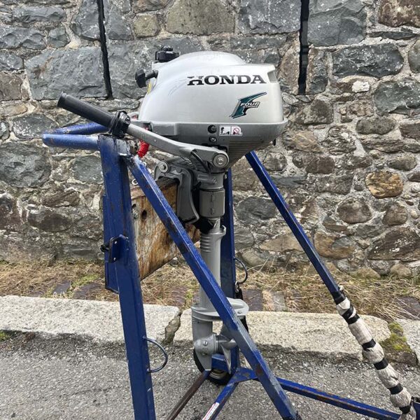 Used 2.3hp Honda – manual start, tiller control, shortshaft, four stroke